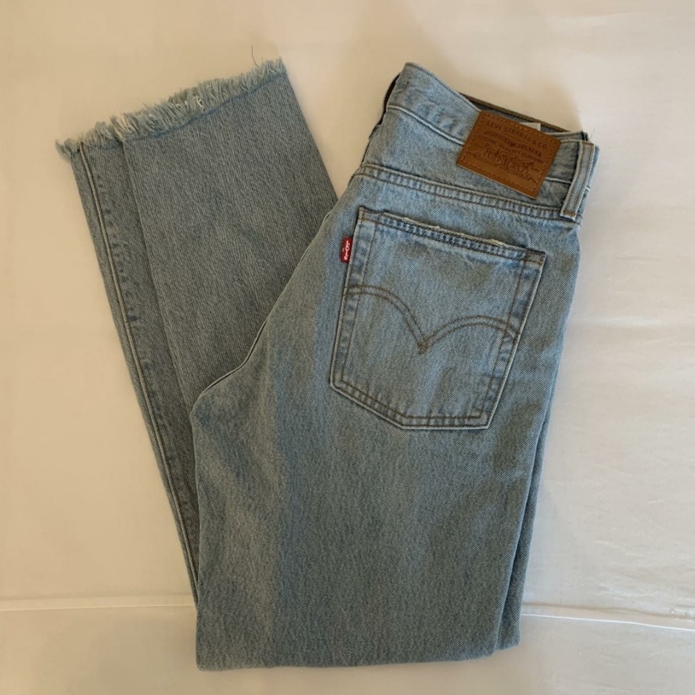 Levi’s Wedgie Fit Distressed Denim